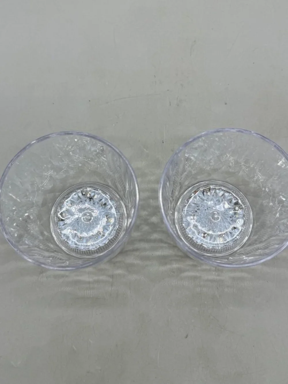 Set Of 2 Clear Acrylic Light Up Drinking Glasses With Textured Bottom Design REA